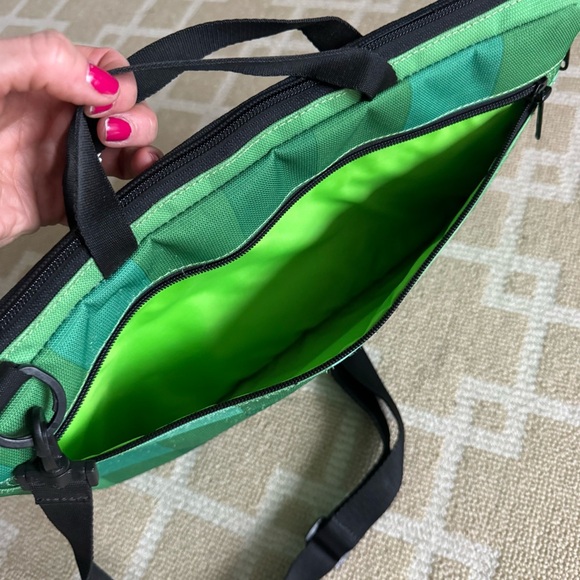 Burton Green Pixel Laptop Messenger Bag Crossbody Tech Travel Carry Case O/S - Picture 5 of 8